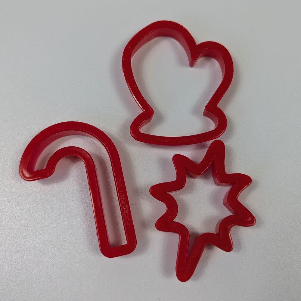 Vintage 2000 Betty Crocker Christmas Red Plastic Cookie Cutters